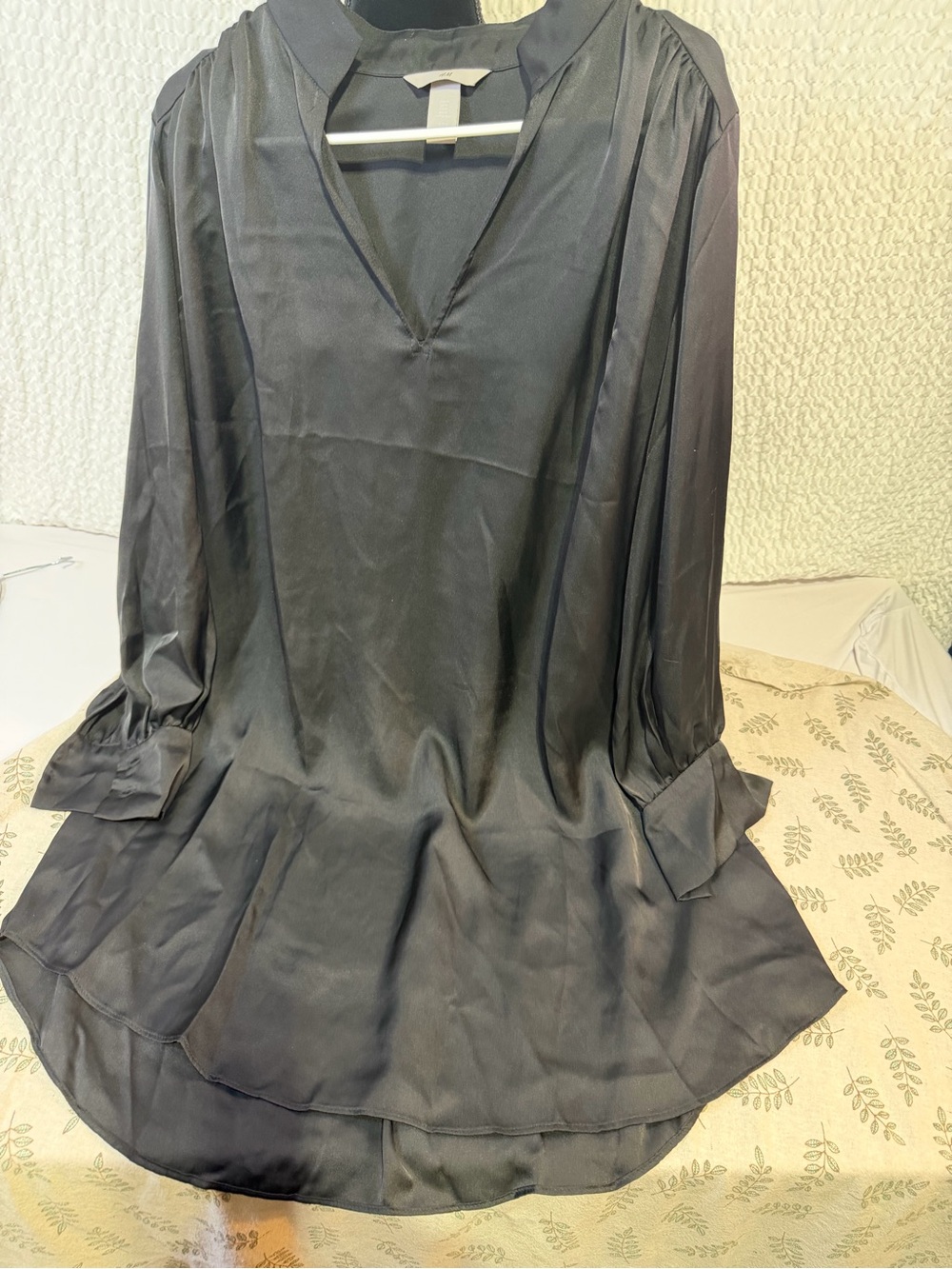 H&M Black V-Neck Long Sleeve Tunic Top